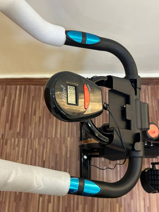 Vélo de Spinning Professionnel ISE – Résistance Réglable, Écran LCD & Confort Ajustable Garantie 6 mois
